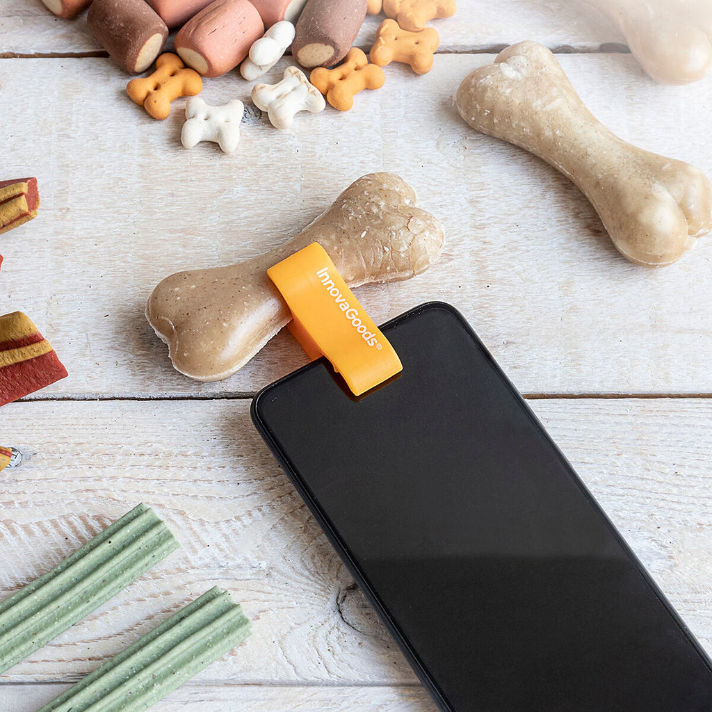 Your PET Not Posing for your Photos or Videos ?  We have a Selfie Clip for him to pose but be careful they might take their treat before you take your Pic!!!!